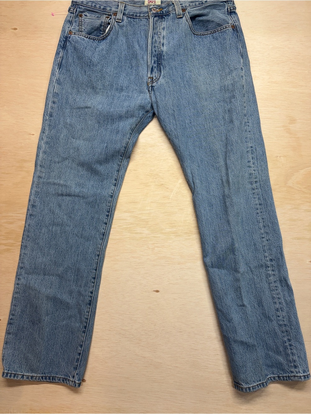Vintage Levi's 501 Straight Leg Denim Jeans
Classic pre-owned Levi’s 501 origina